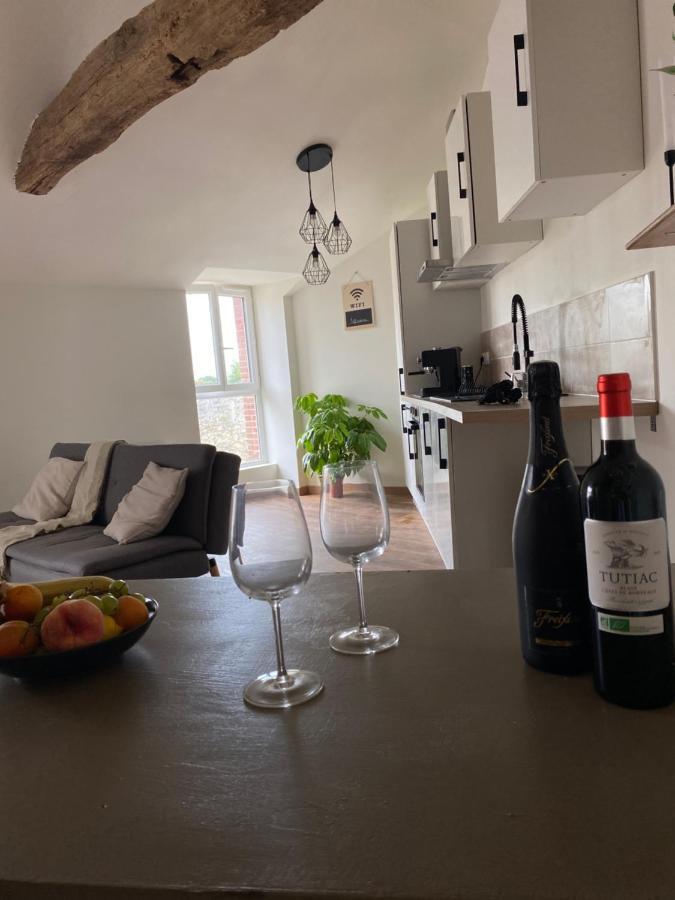 Charmant Appartement Avec Spa Fontenay-le-Comte Exterior foto